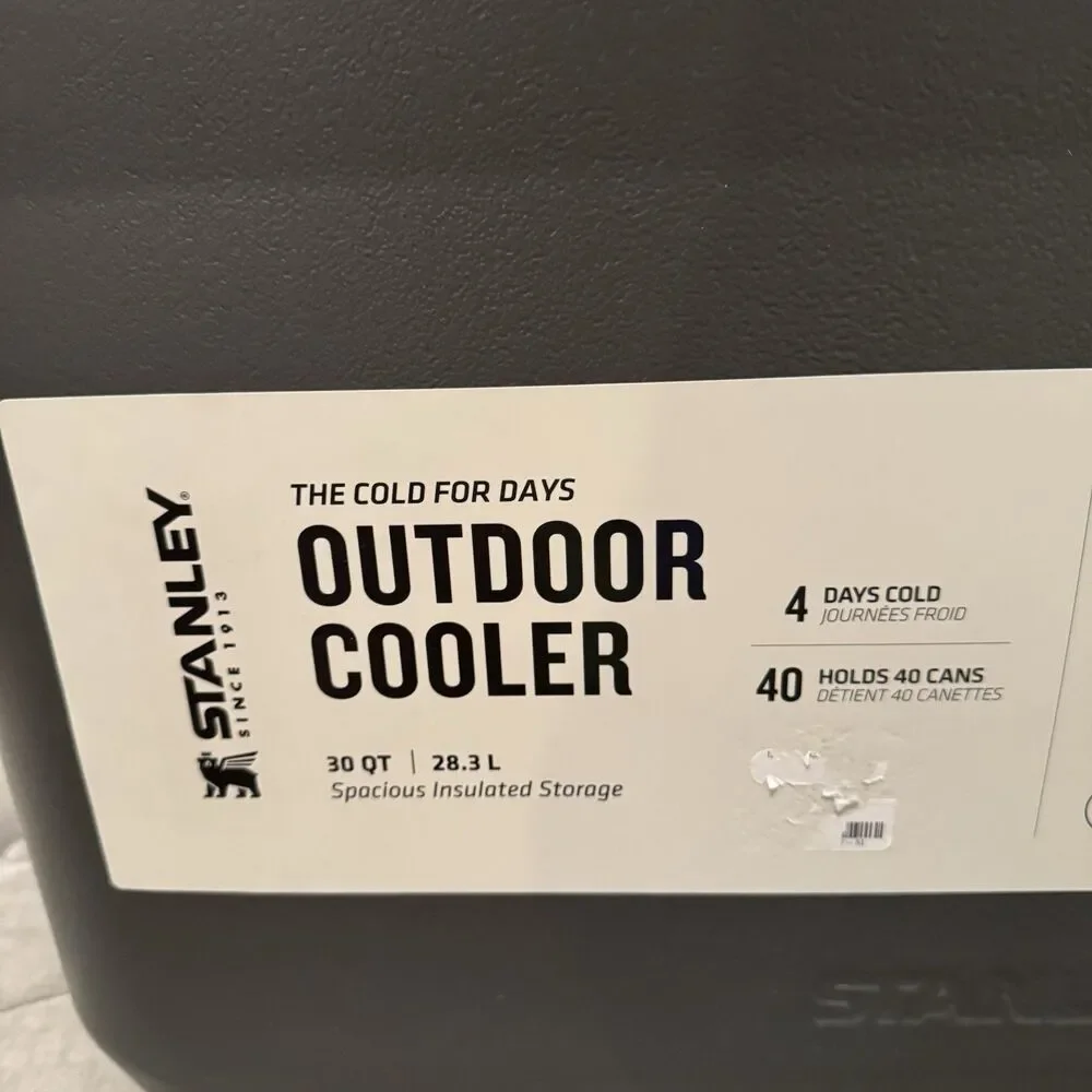 Stanley Cold-For-Days 30qt | 28.3L Hard-Sided Cooler - Picture 2 of 10